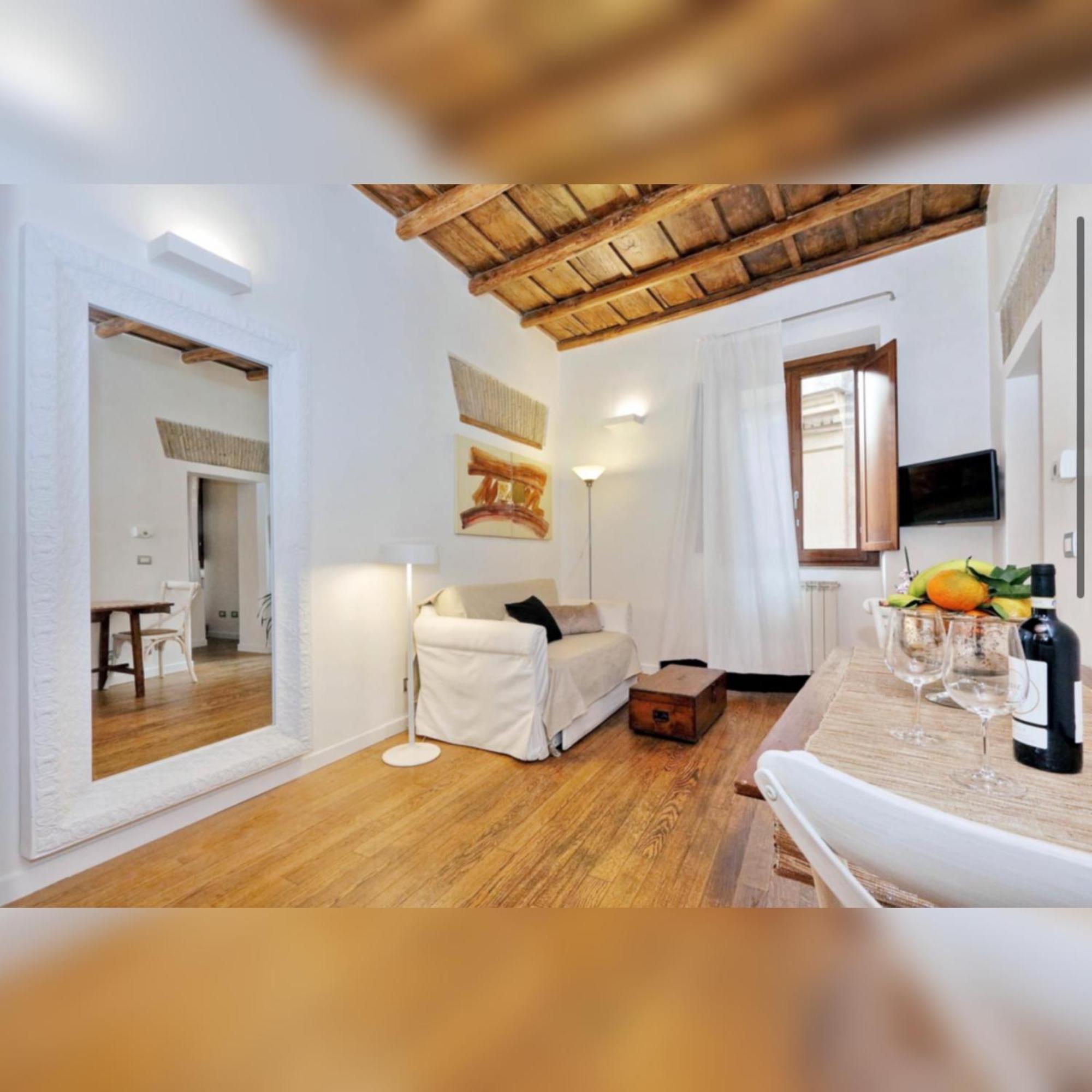 Labanca's Luxury Pantheon Apartment *