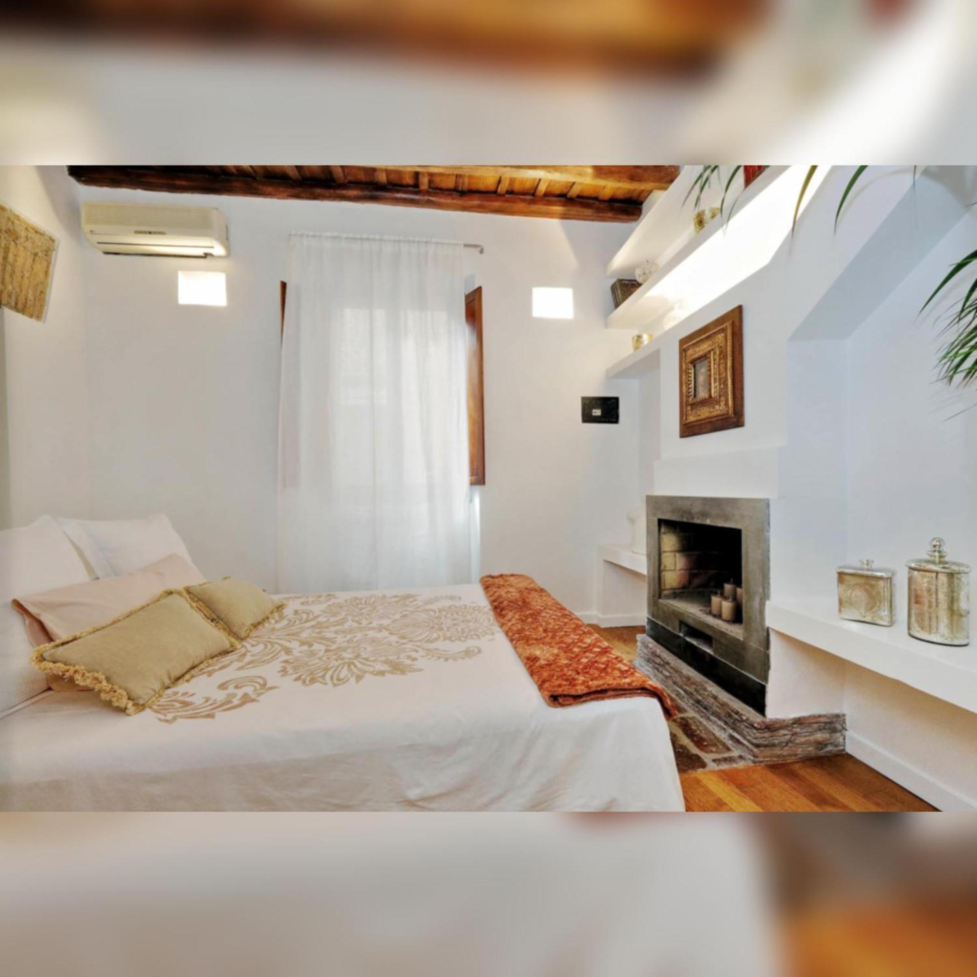 Labanca's Luxury Pantheon Apartment *